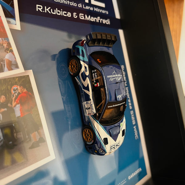 Robert Kubica - Subaru Impreza S12B WRC - Limitowana ramka z modelem i podpisem kierowcy.